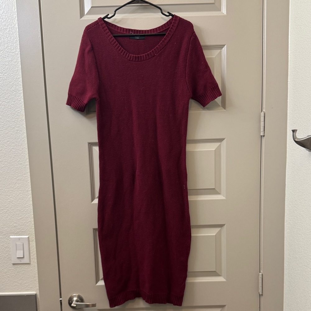 Elegant Burgundy Midi Dress